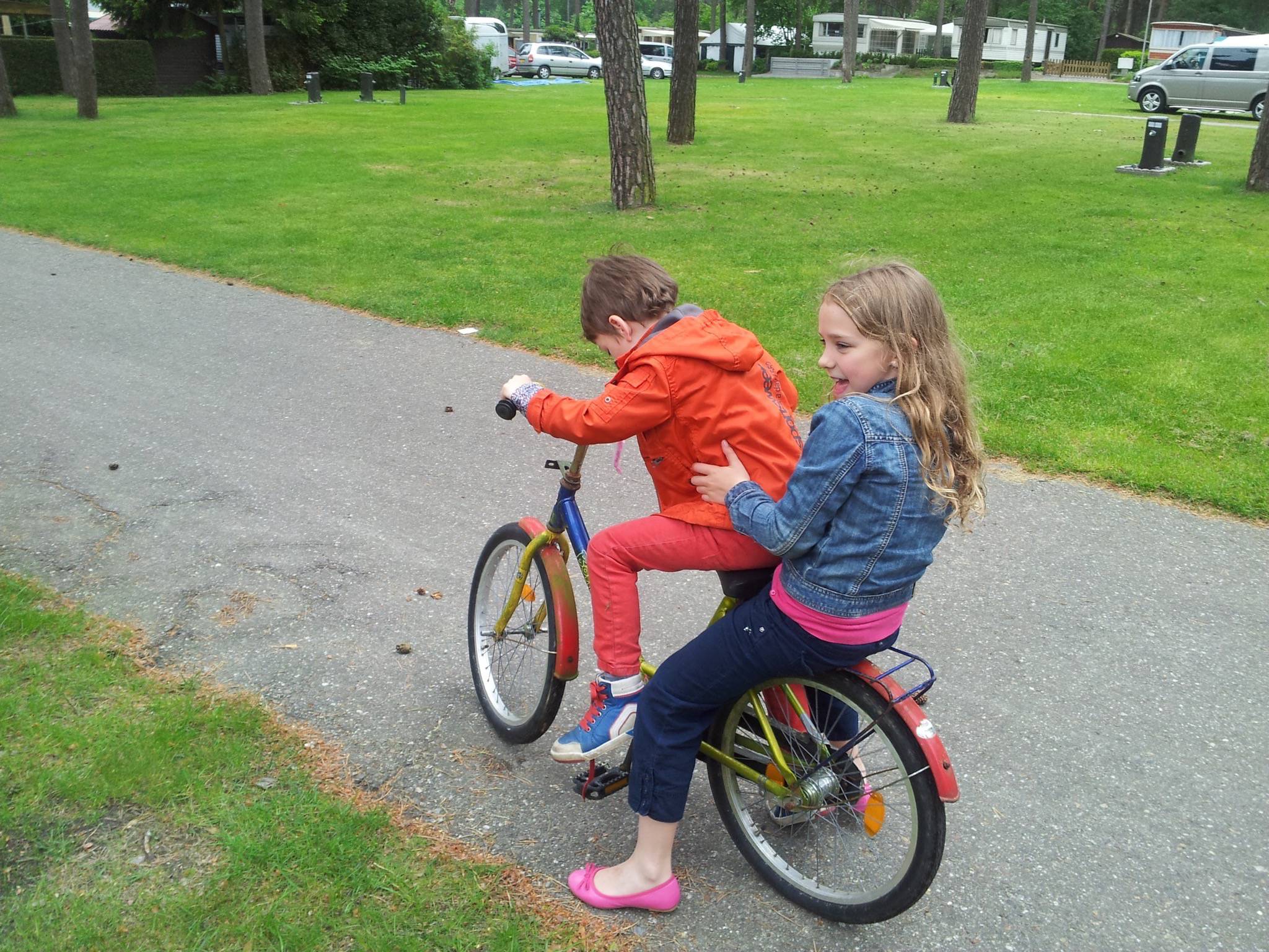 Spring maar achterop bij mij...