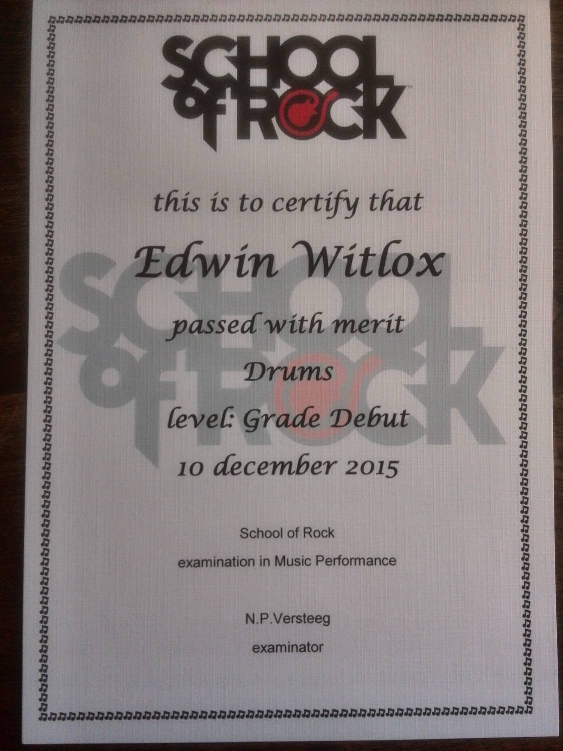 Edwin behaald zijn 1e drumdiploma